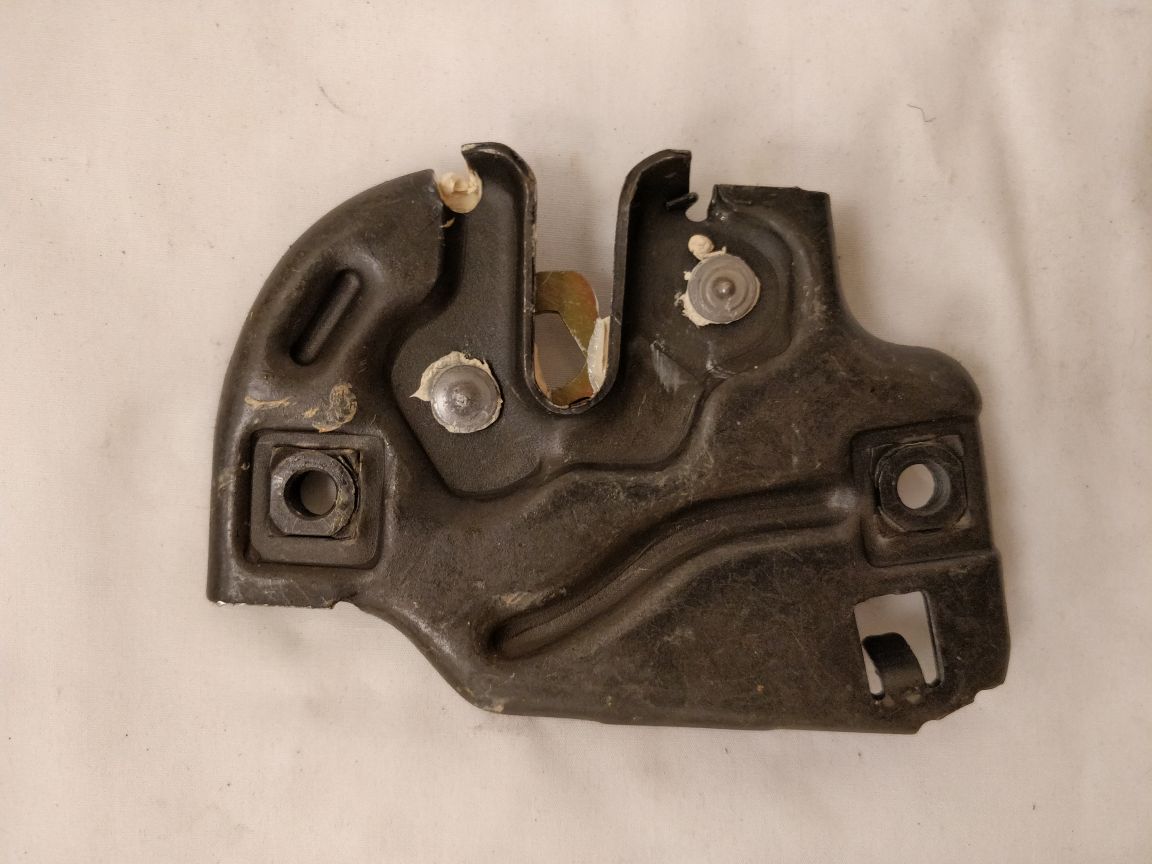 One Brand New OEM Hood Latch GM 15757371