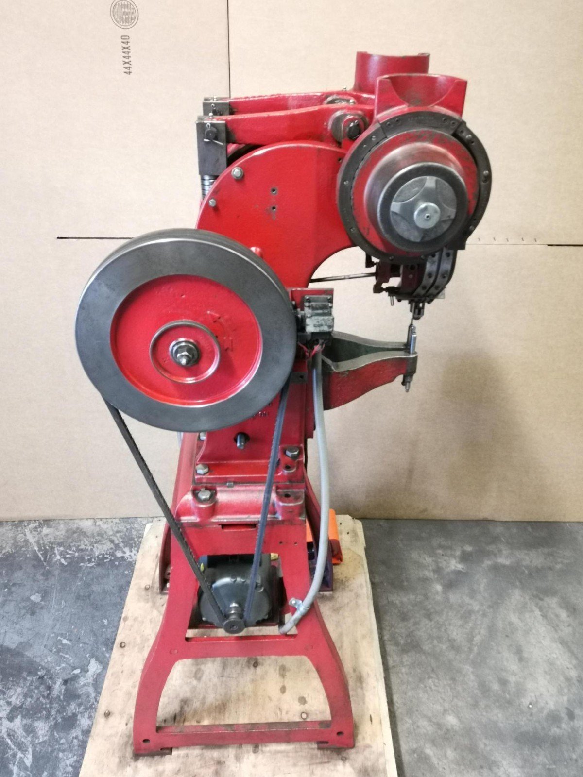 Chicago Model 722 DOUBLE HEAD RIVET MACHINE Size .218 RPM 150/175 Driver 1009