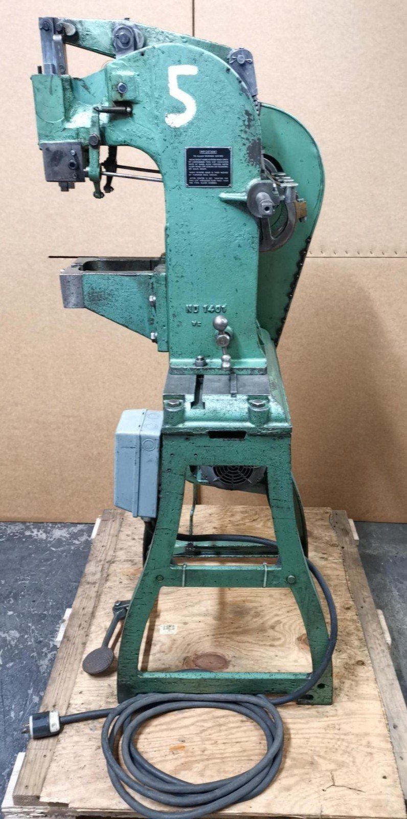 Chicago Model 1401 DOUBLE HEAD RIVET MACHINE HP 1 - 3/4