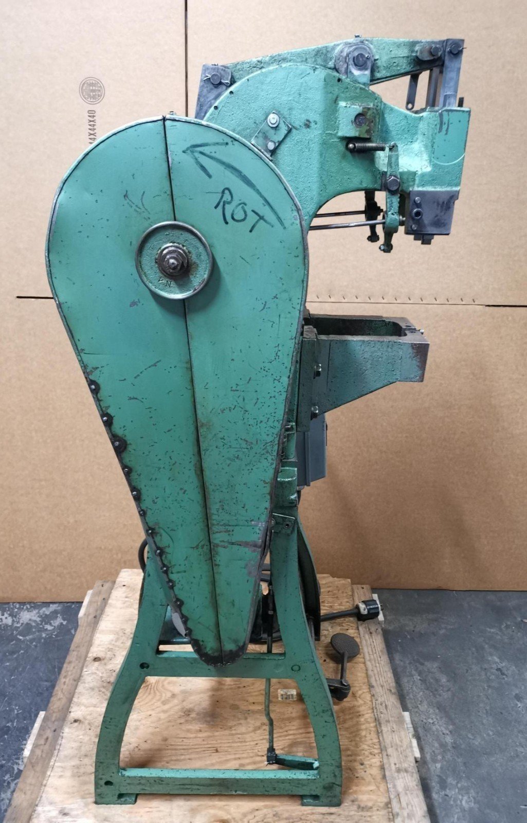 Chicago Model 1401 DOUBLE HEAD RIVET MACHINE HP 1 - 3/4