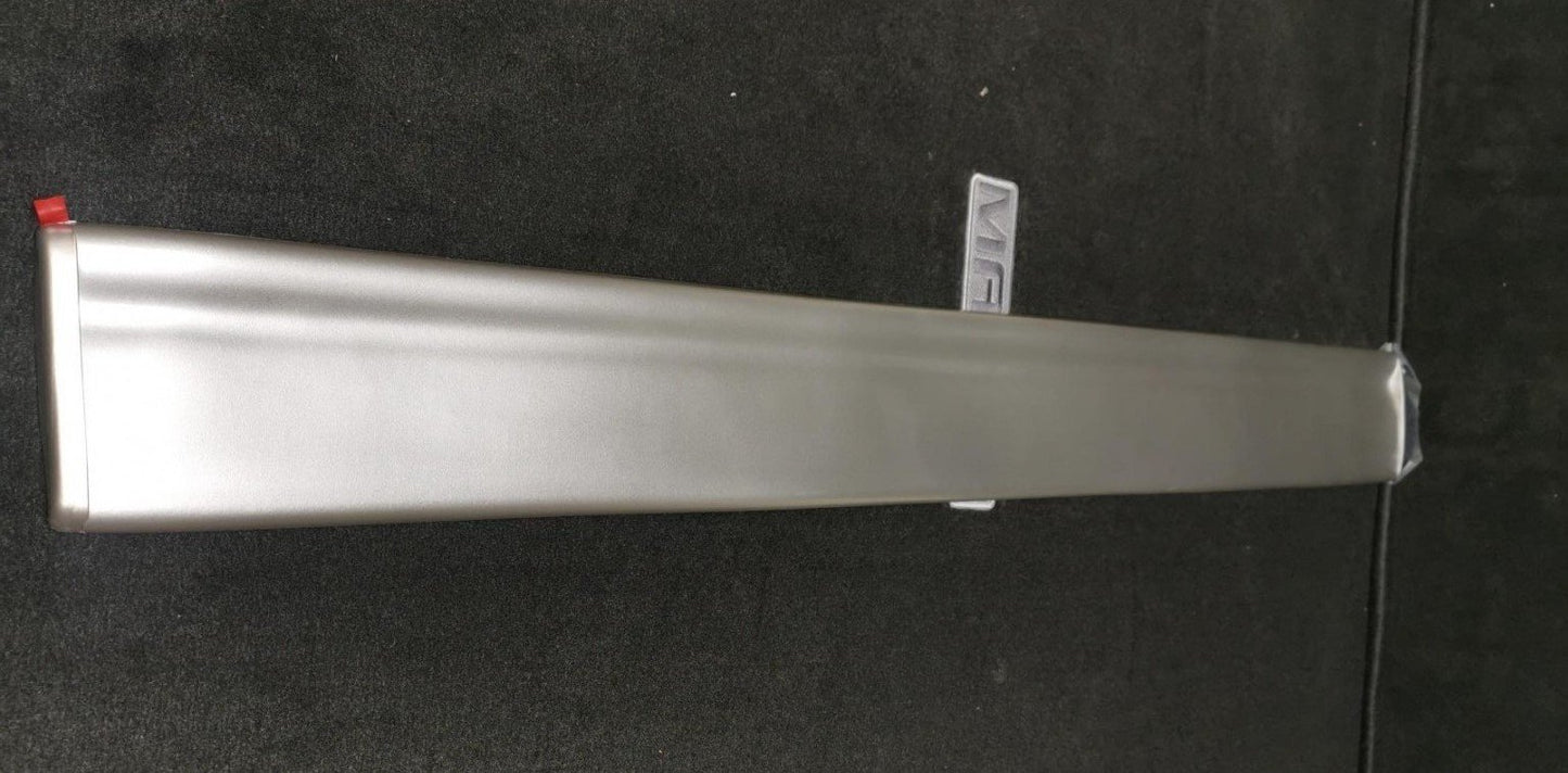 OEM 20816996 Sheer Silver Met Rear Passenger Molding 07-14 GM Trucks, Pickups