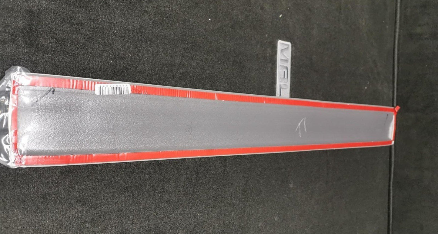 OEM 20816996 Sheer Silver Met Rear Passenger Molding 07-14 GM Trucks, Pickups