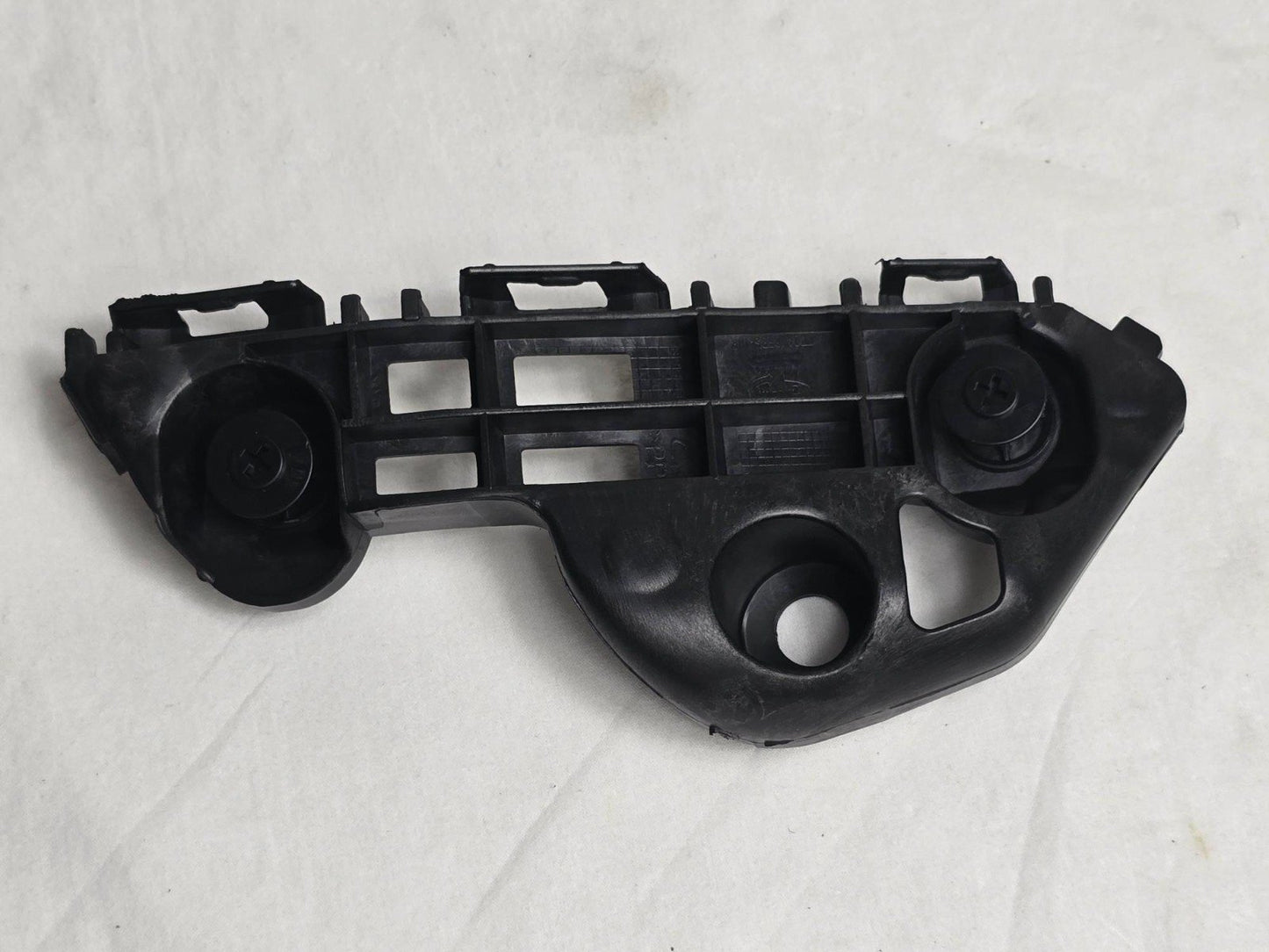 Front Right Bumper Cover Retainer Bracket for 18-24 Toyota Camry TO1033124